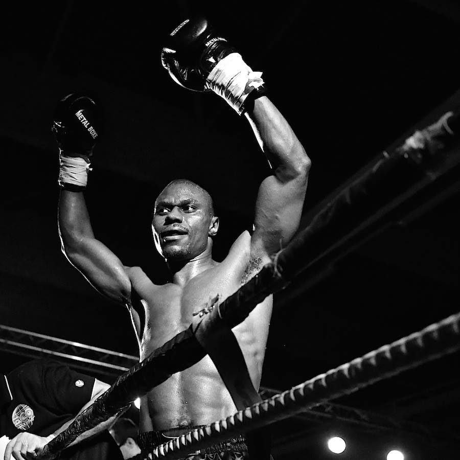 Karim Mfochivé est Champion du Monde de Full-Contact Victoire au bout de 12 rounds